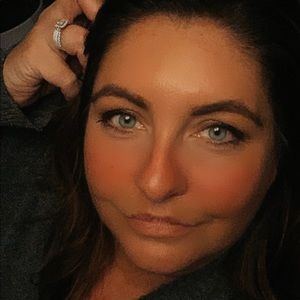 Meet your Posher, Jillian